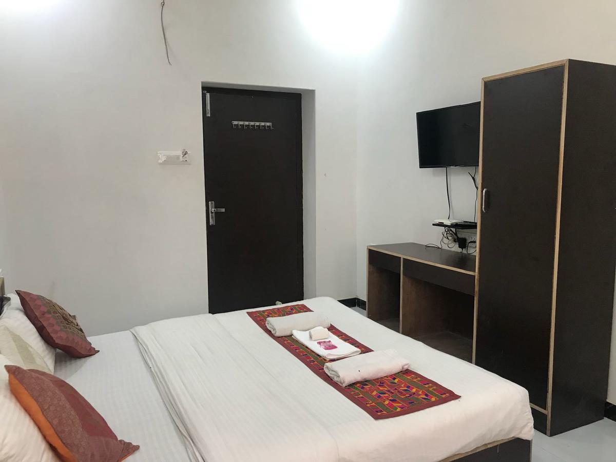 Tofu Hotel & Safari Джайсалмер Екстериор снимка