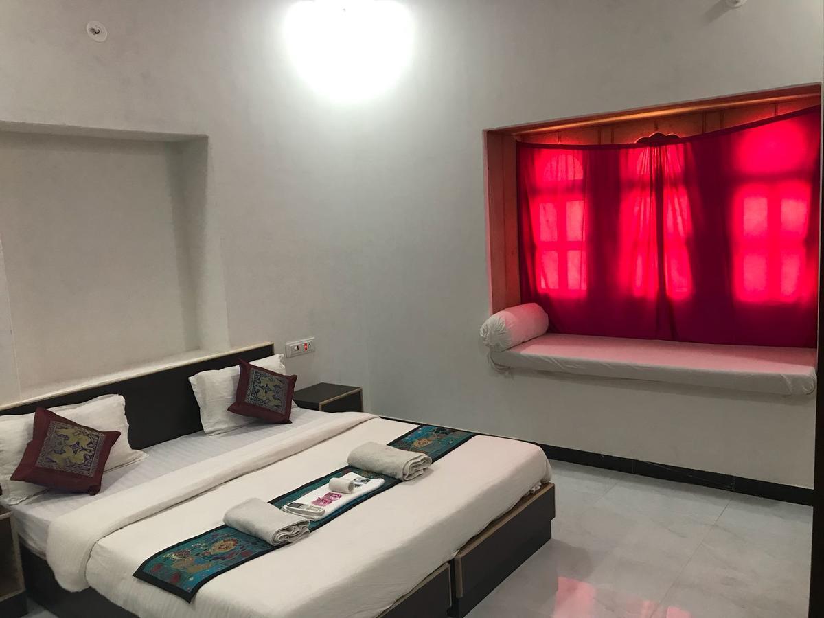 Tofu Hotel & Safari Джайсалмер Екстериор снимка